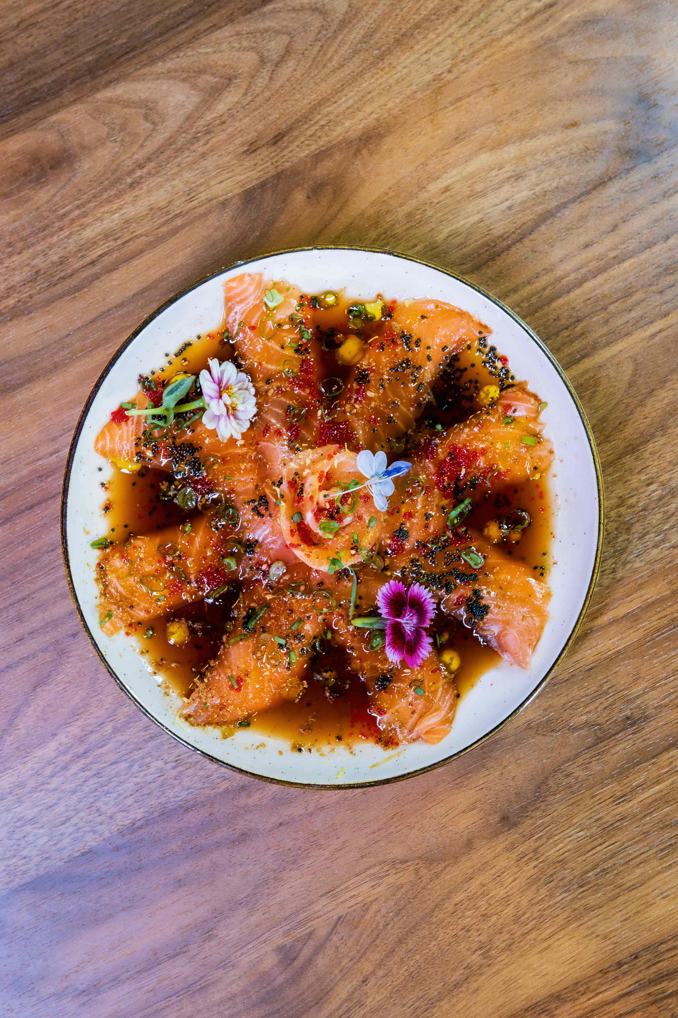 Sashimi de salmão decorado